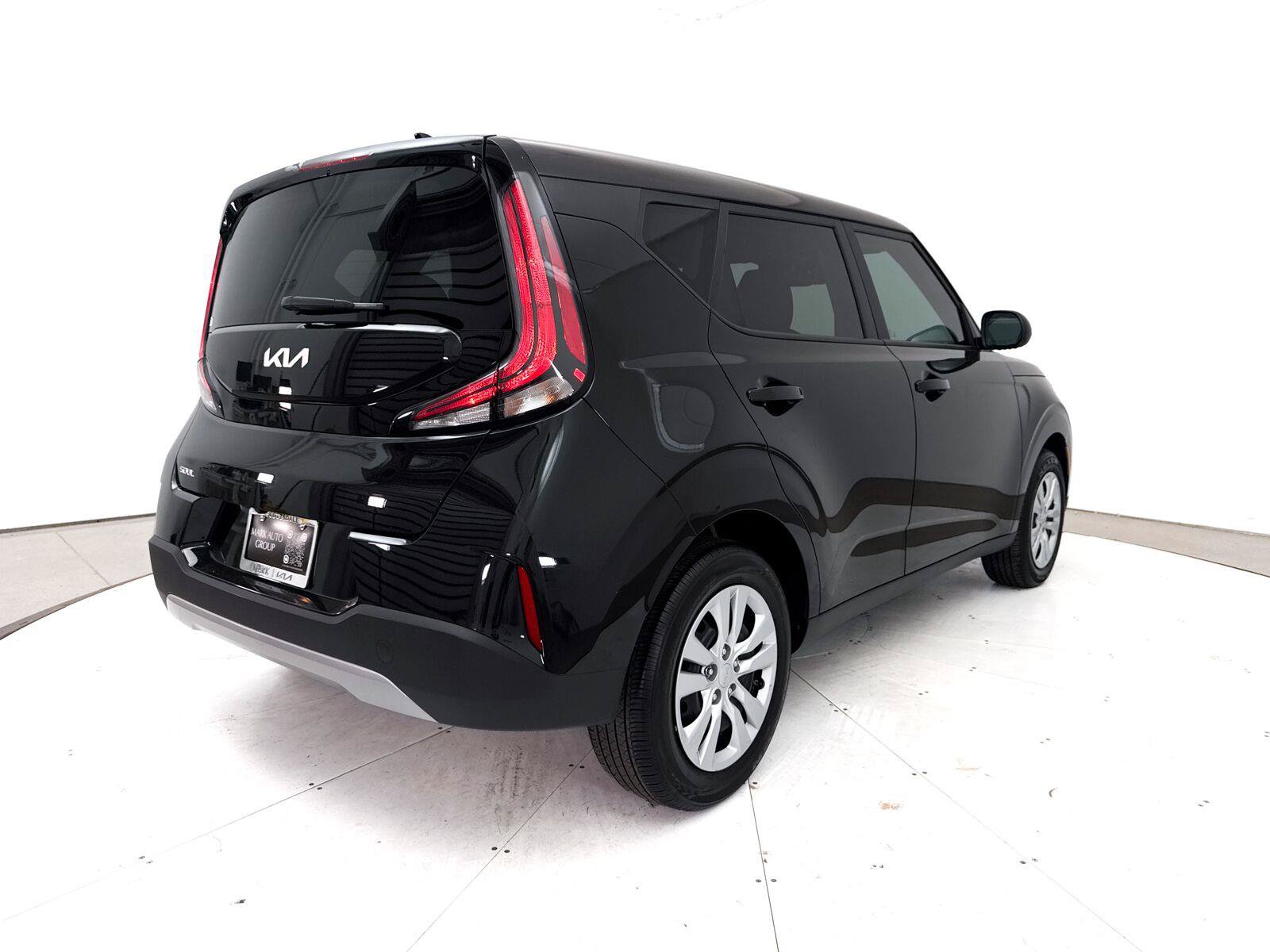 Used 2025 Kia Soul LX FWD image 16