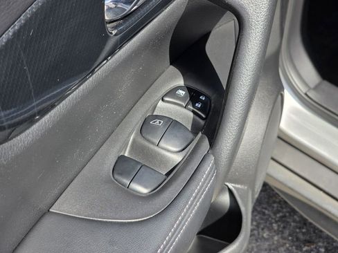 Used 2017 Nissan Rogue SL image 17