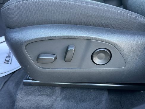 Used 2025 GMC Acadia Elevation image 17