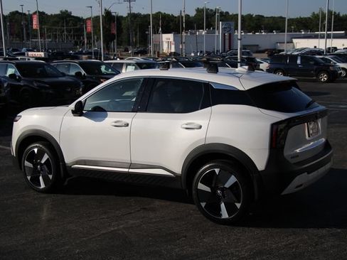 Used 2025 Nissan Kicks SR FWD image 3