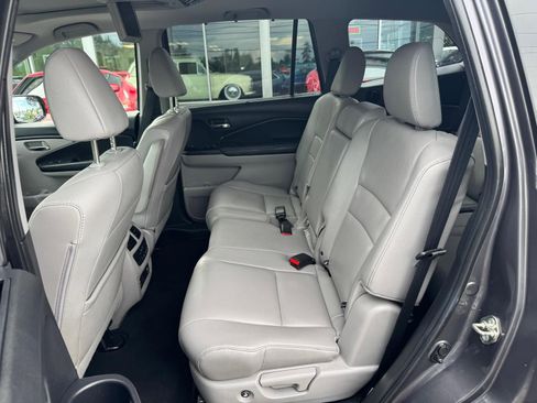 Used 2017 Honda Pilot Touring image 10