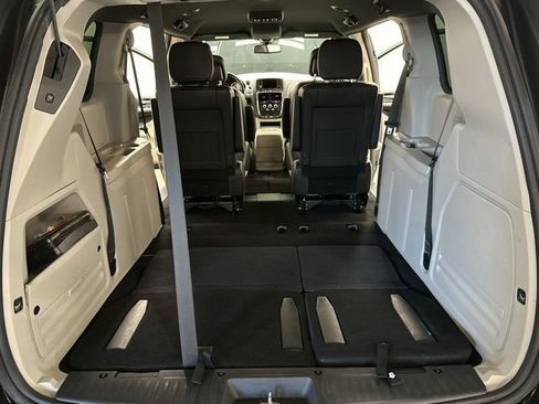 Used 2020 Dodge Grand Caravan SXT image 25
