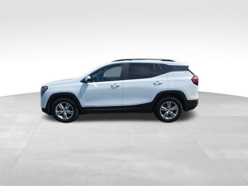 Used 2024 GMC Terrain SLE w/ Driver Convenience Package FWD image 4