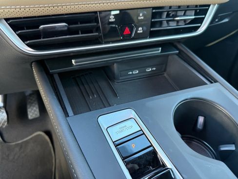 Used 2025 Volkswagen Atlas Cross Sport SE image 24