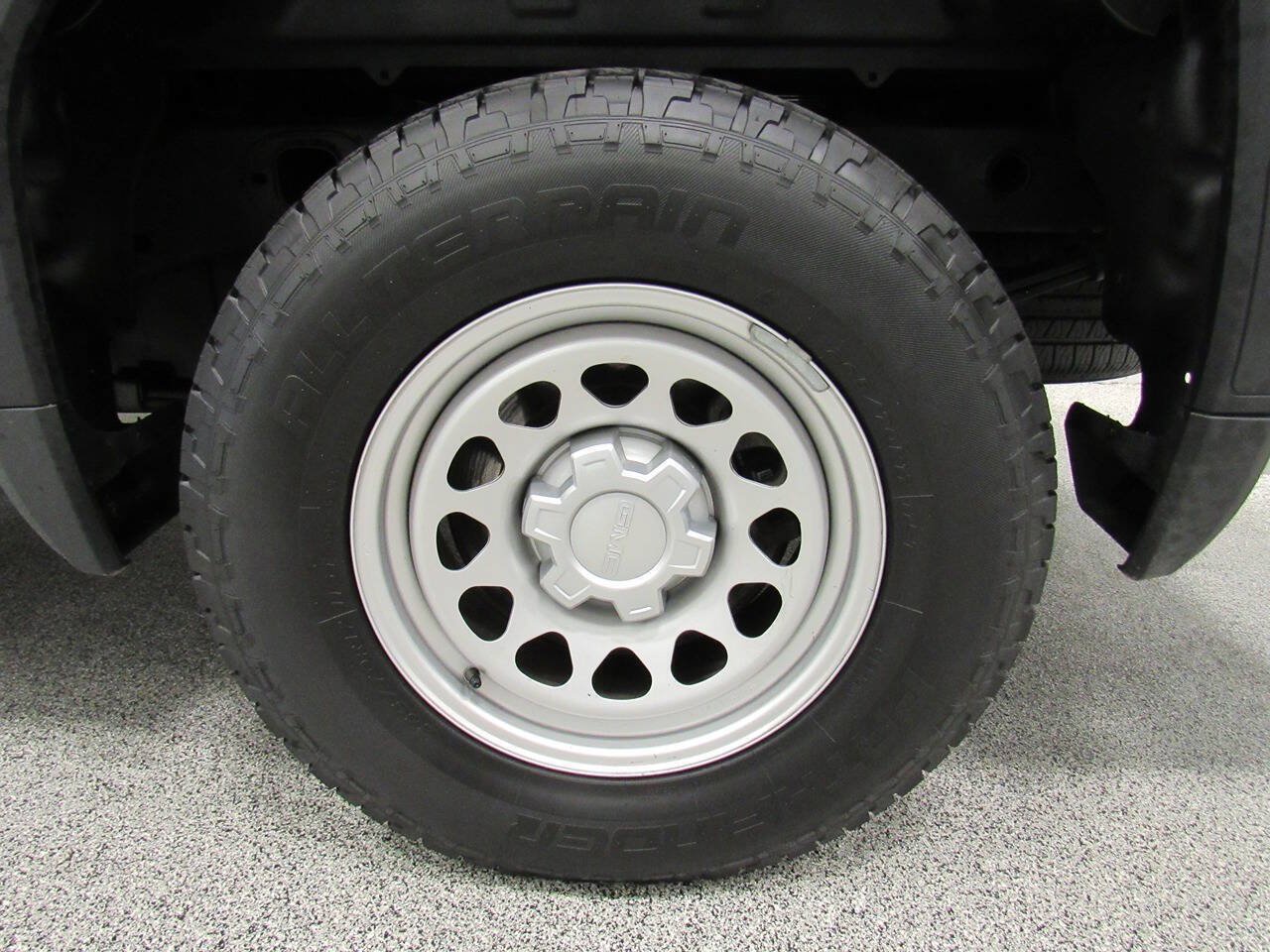 Used 2024 GMC Sierra 1500 Pro w/ Pro Value Package AWD/4WD image 11