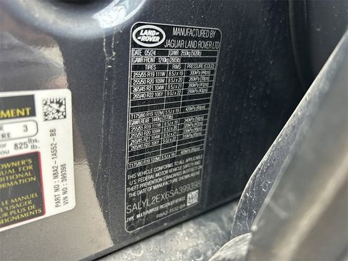 Used 2025 Land Rover Range Rover Velar Dynamic SE image 12