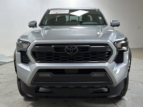 Certified 2025 Toyota Tacoma TRD Off-Road image 2