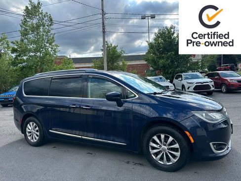 Used 2019 Chrysler Pacifica Touring-L FWD image 1