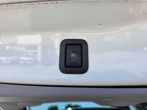 Used 2017 Toyota Highlander Limited AWD/4WD image 11