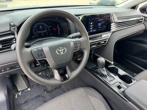 Used 2025 Toyota Camry LE image 2