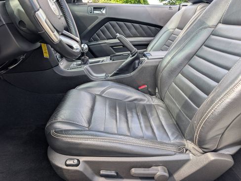 Used 2010 Ford Mustang GT RWD image 7