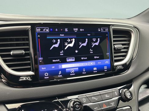 Used 2025 Chrysler Pacifica Select FWD image 16