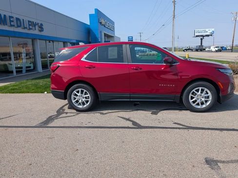 Used 2023 Chevrolet Equinox LT FWD image 2