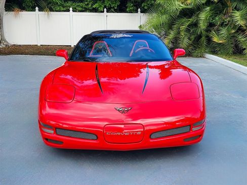 Used 2004 Chevrolet Corvette Coupe w/ Roof Package RWD image 3