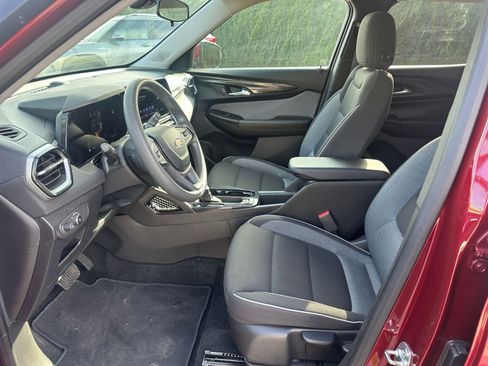 Used 2025 Chevrolet TrailBlazer LT image 24