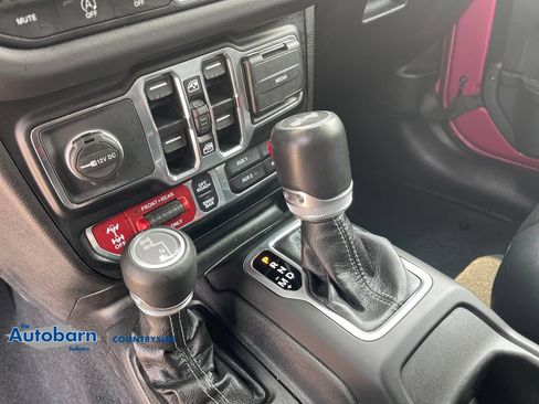 Used 2024 Jeep Wrangler Unlimited Rubicon w/ Technology Group AWD/4WD image 19
