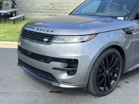 Used 2025 Land Rover Range Rover Sport Dynamic SE AWD/4WD image 10