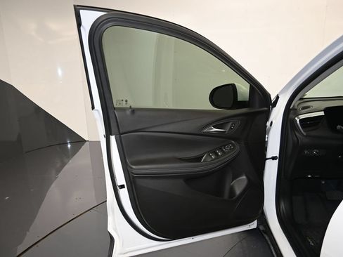 Used 2024 Buick Encore GX Preferred w/ Comfort Package FWD image 10