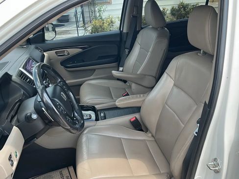 Used 2018 Honda Pilot Touring image 9