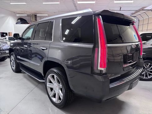Used 2017 Cadillac Escalade Luxury RWD image 5