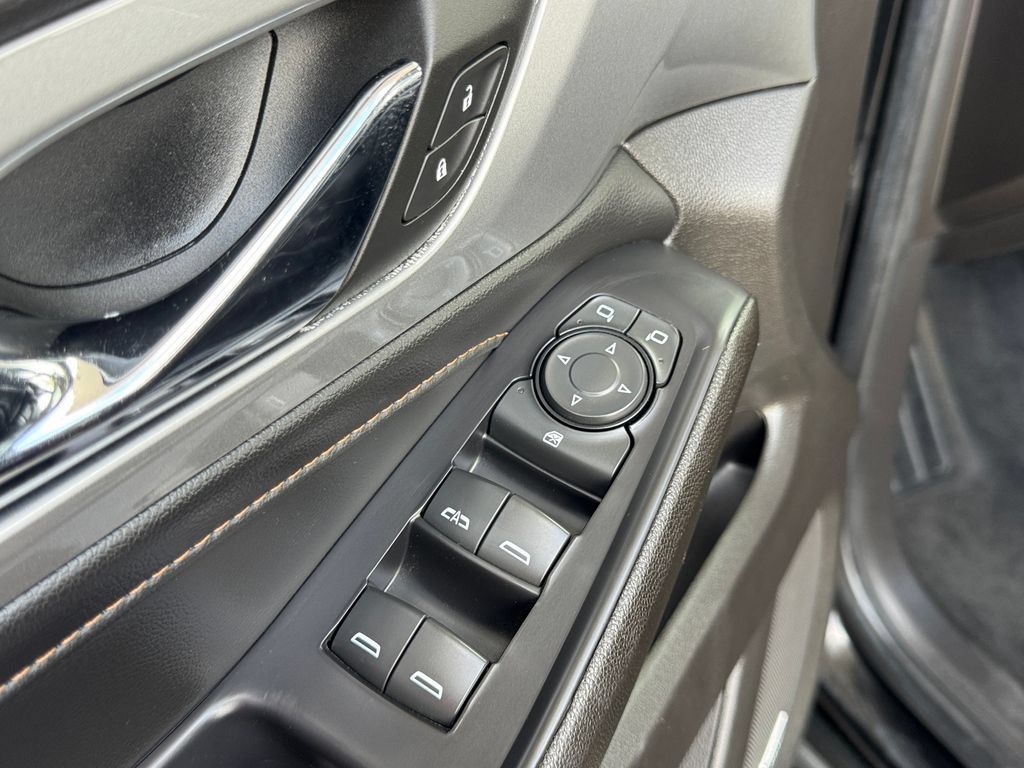 Used 2021 Chevrolet Traverse RS AWD/4WD image 19