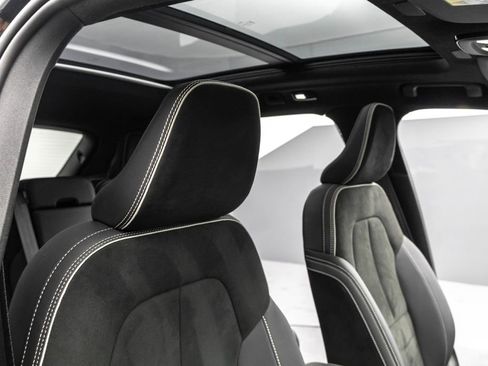 Used 2023 Volvo XC40 B5 Plus w/ Protection Package Premier image 33