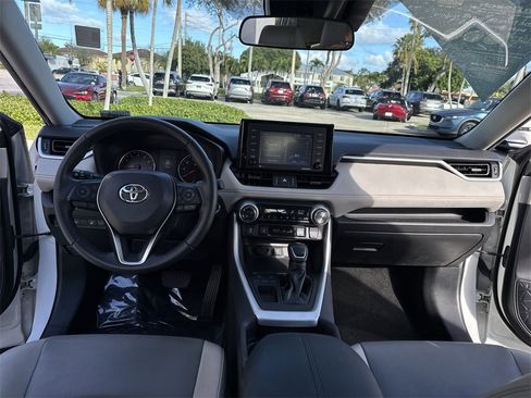 Used 2021 Toyota RAV4 XLE Premium image 37
