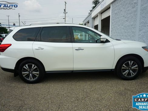 Used 2017 Nissan Pathfinder SL w/ Trailer Tow Package AWD/4WD image 12