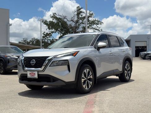 Used 2022 Nissan Rogue SV w/ SV Premium Package FWD image 7