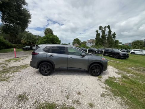 Used 2026 Nissan Rogue SV AWD/4WD image 15