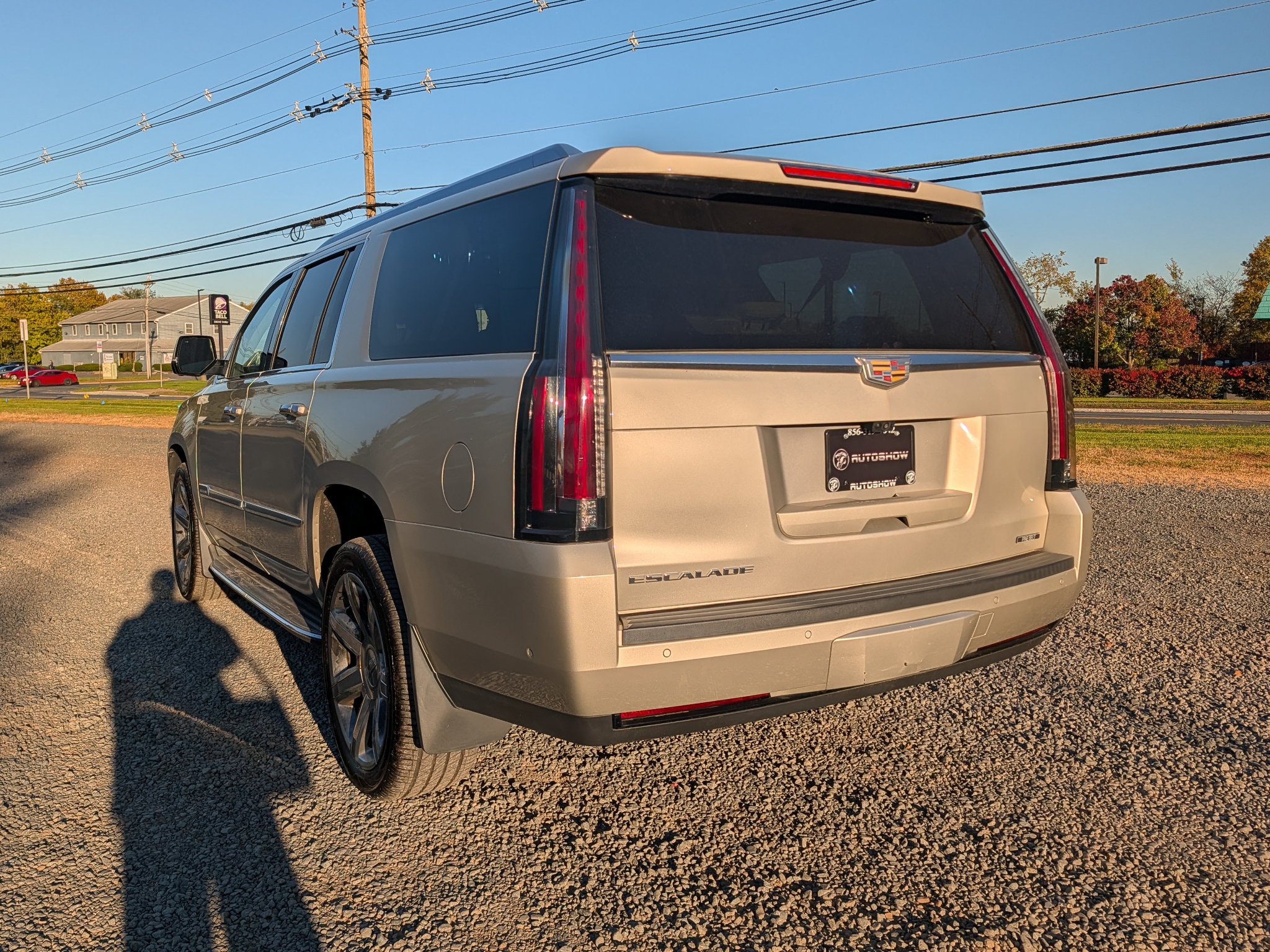 Used 2017 Cadillac Escalade ESV Luxury AWD/4WD image 8