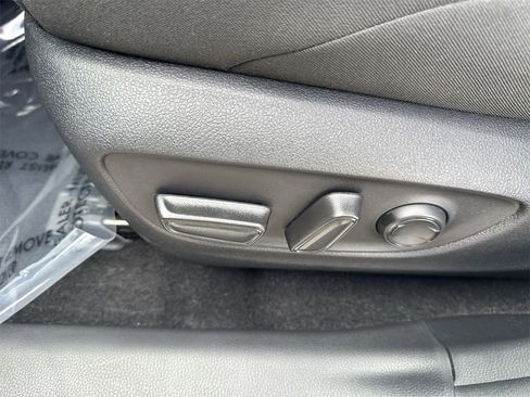 Used 2023 Toyota RAV4 SE image 14