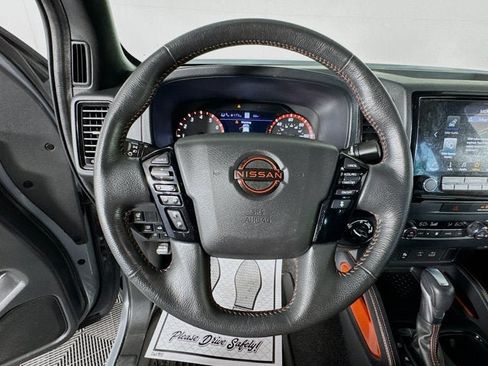 Used 2022 Nissan Frontier PRO-4X w/ Technology Package AWD/4WD image 10