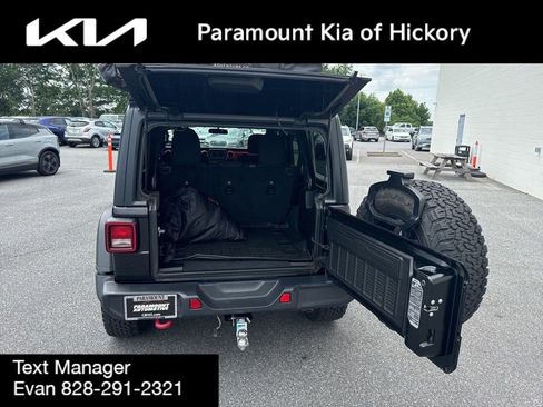 Used 2019 Jeep Wrangler Unlimited Rubicon w/ Cold Weather Group AWD/4WD image 12