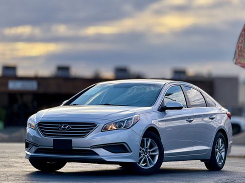 Used 2017 Hyundai Sonata SE FWD image 1