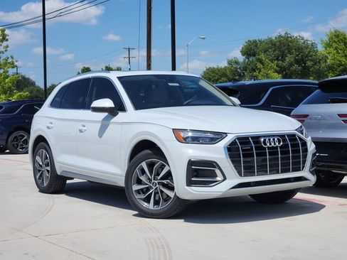 Used 2021 Audi Q5 2.0T Premium w/ Convenience Package AWD/4WD image 2