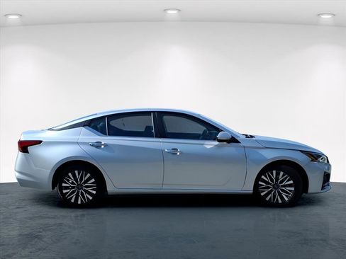 Used 2023 Nissan Altima 2.5 SV image 21