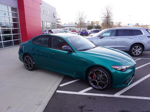 New 2025 Alfa Romeo Giulia AWD w/ Veloce Package AWD image 4
