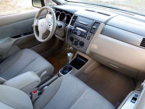 Used 2009 Nissan Versa S w/ Convenience Pkg image 16