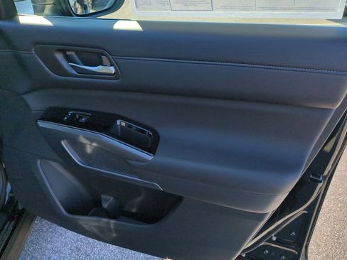 New 2025 Nissan Pathfinder SL image 36