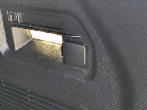 Used 2024 Ford Explorer XLT image 11