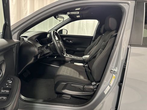 Used 2025 Honda HR-V Sport image 3