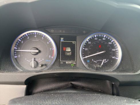 Used 2019 Toyota Highlander XLE AWD/4WD image 12