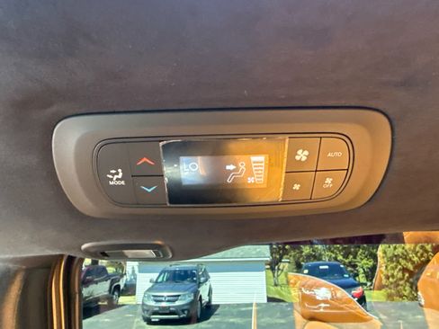 Used 2021 Chrysler Pacifica Pinnacle AWD/4WD image 18