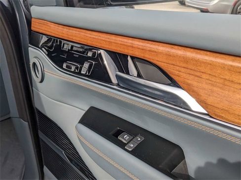 New 2024 Jeep Grand Wagoneer Series III image 31