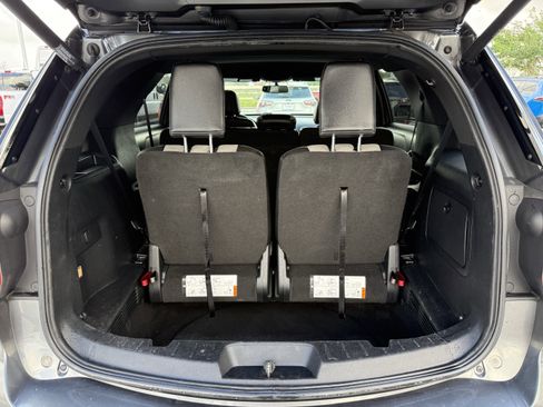 Used 2017 Ford Explorer XLT w/ Equipment Group 202A image 30