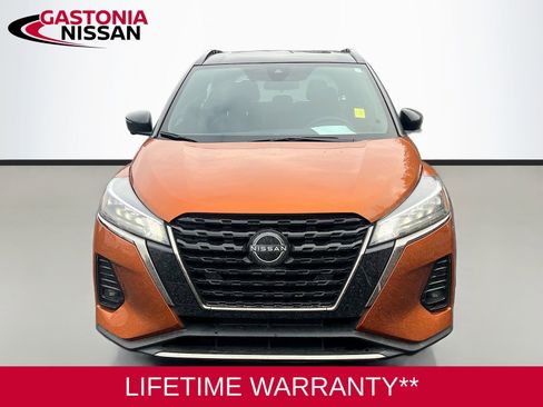 Used 2022 Nissan Kicks SR image 2