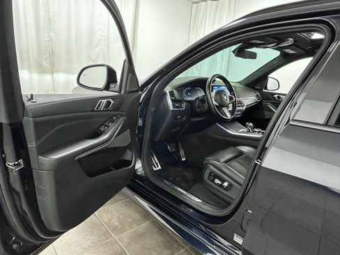 Used 2022 BMW X5 M50i w/ Executive Package image 25