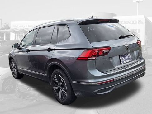 Used 2024 Volkswagen Tiguan SE AWD/4WD image 2