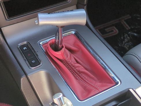 Used 2010 Ford Mustang GT Premium RWD image 27